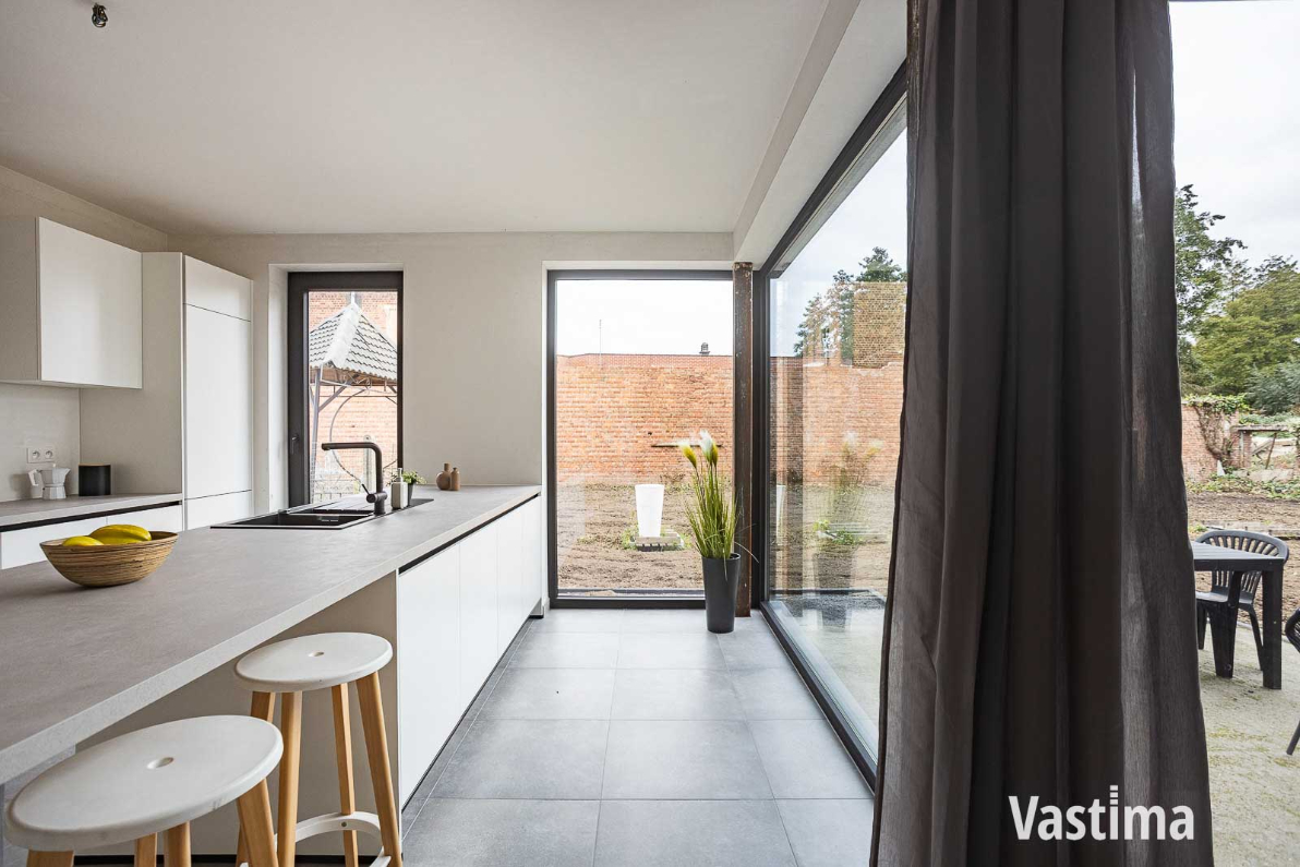 Immo Vastima - Huis Te koop Denderleeuw - Nieuwbouw gesloten woning met 3 slaapkamers, garage en tuin
