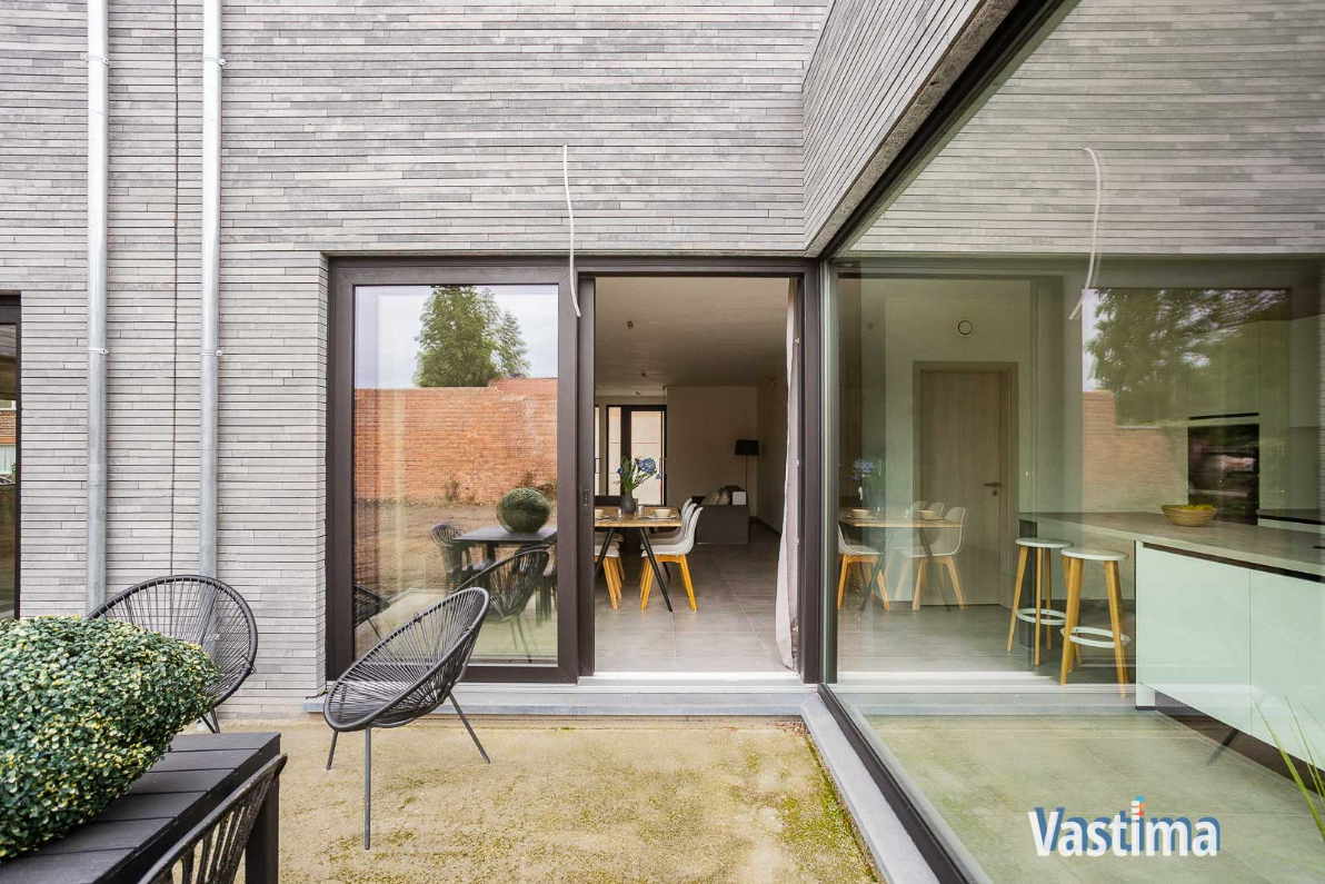 Immo Vastima - Huis Te koop Denderleeuw - Nieuwbouw gesloten woning met 3 slaapkamers, garage en tuin