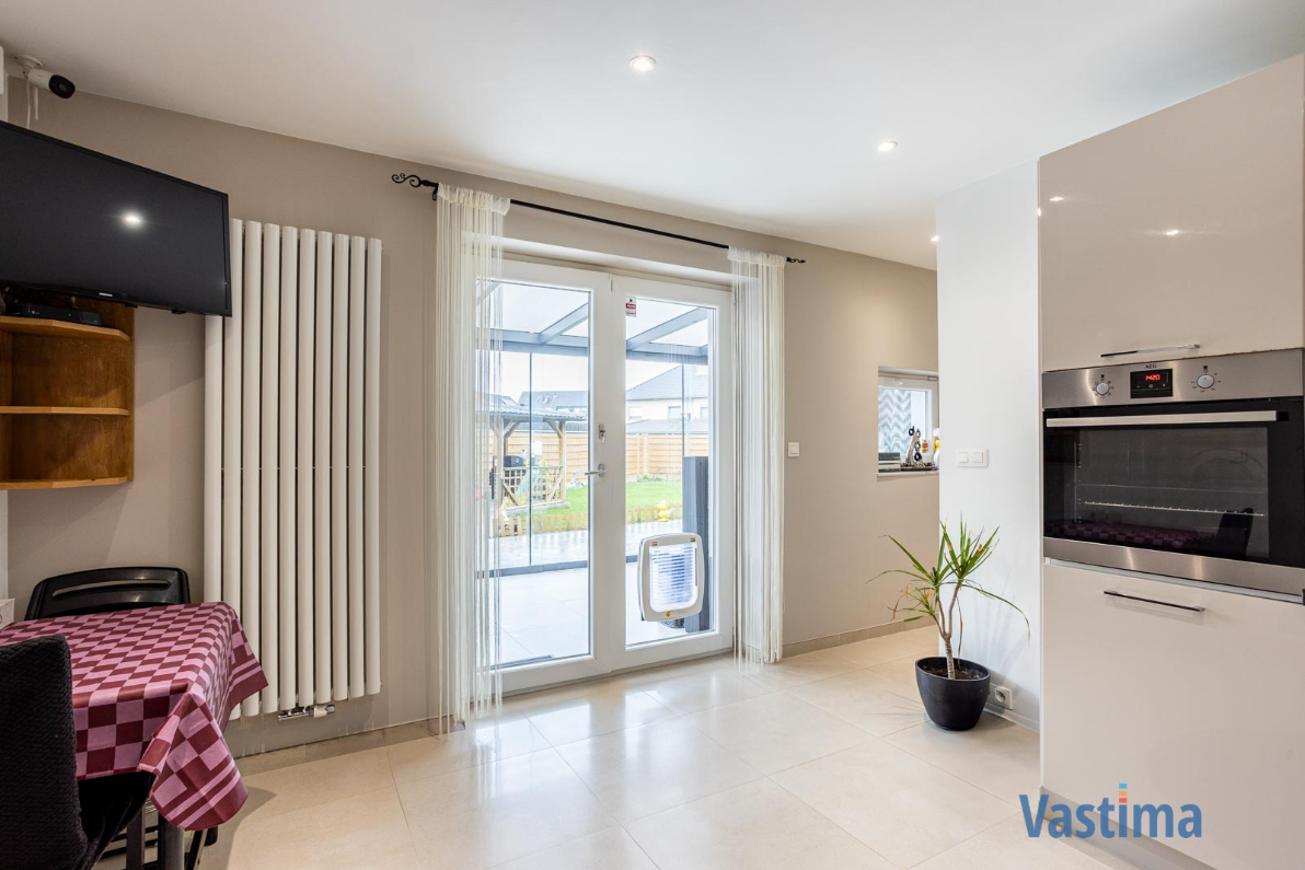 Immo Vastima - Huis Te koop Affligem - Instapklare, energiezuinige familiewoning met 4 slaapkamers, tuin en garage