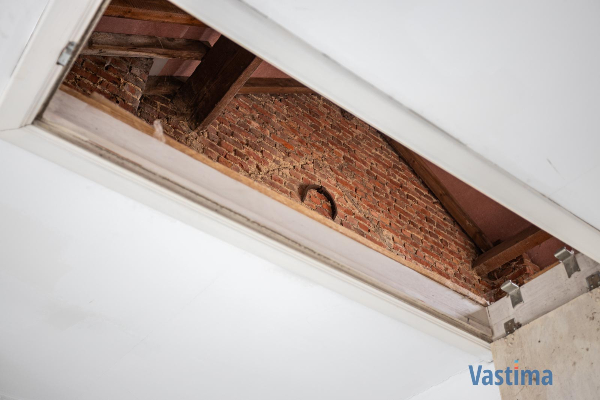 Immo Vastima - Huis Te koop Lebbeke - Deels gerenoveerde rijwoning met tuin nabij centrum Lebbeke