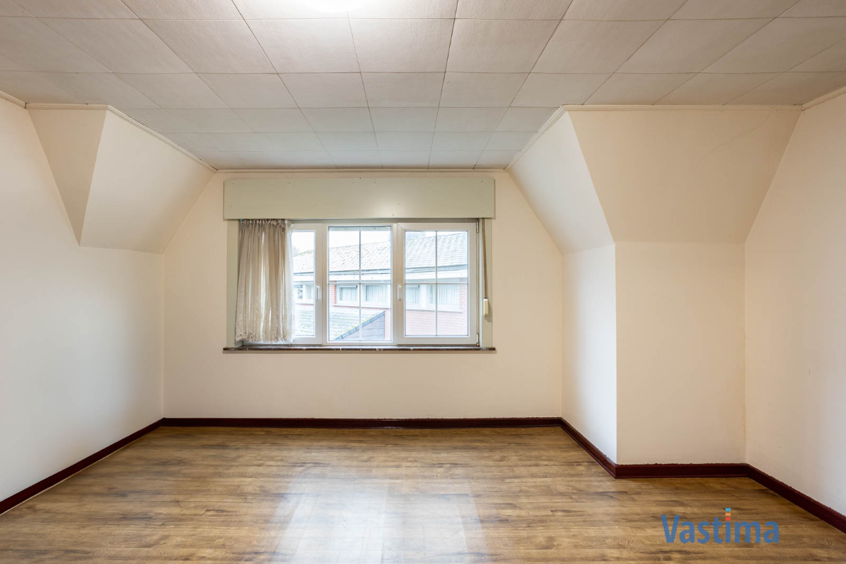 Immo Vastima - Huis Te koop Lede - Te renoveren, halfopen woning met zuid gerichte tuin