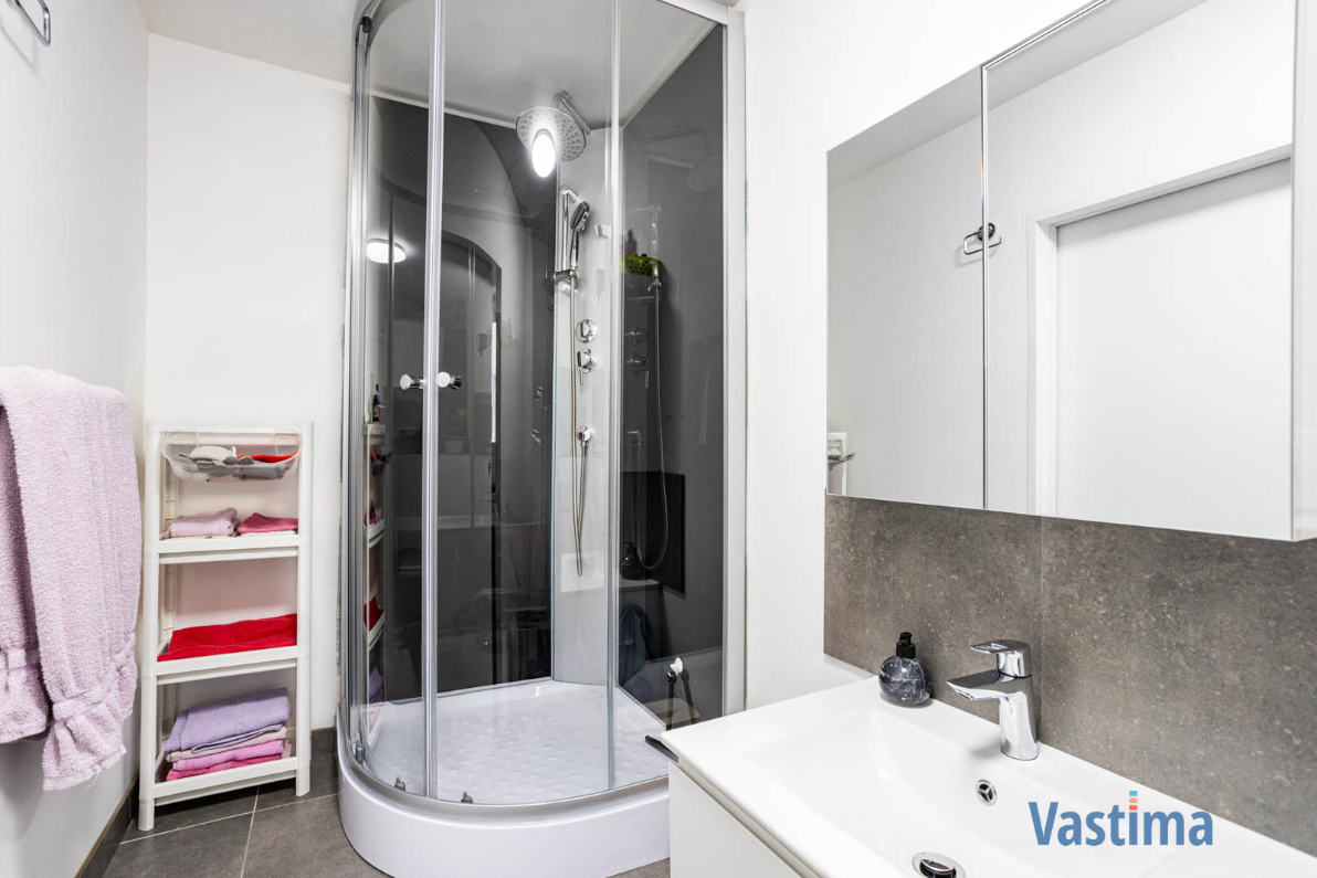 Immo Vastima - Huis Te koop Erembodegem - Uniek pand bestaande uit 2 woongelegenheden, garage en buitenruimte