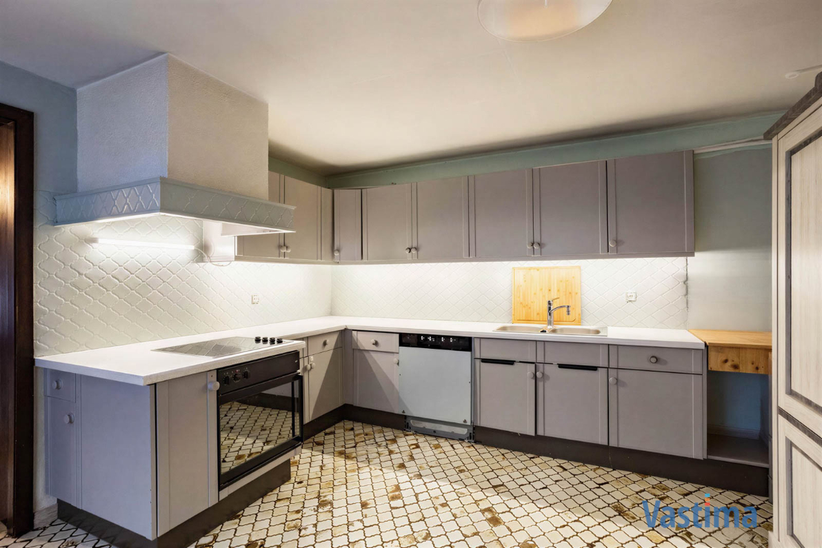 Immo Vastima - Huis Te koop Erembodegem - Uniek pand bestaande uit 2 woongelegenheden, garage en buitenruimte