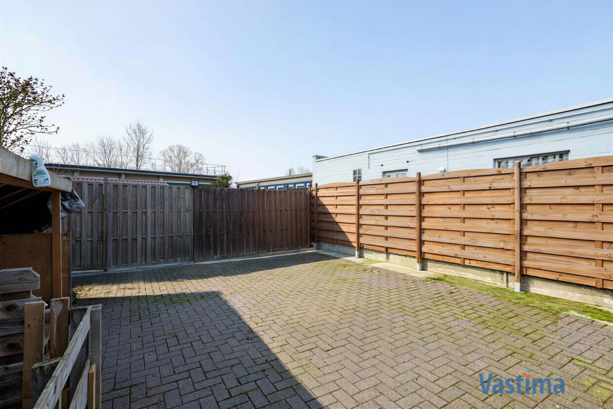 Immo Vastima - Huis Te koop Erembodegem - Uniek pand bestaande uit 2 woongelegenheden, garage en buitenruimte