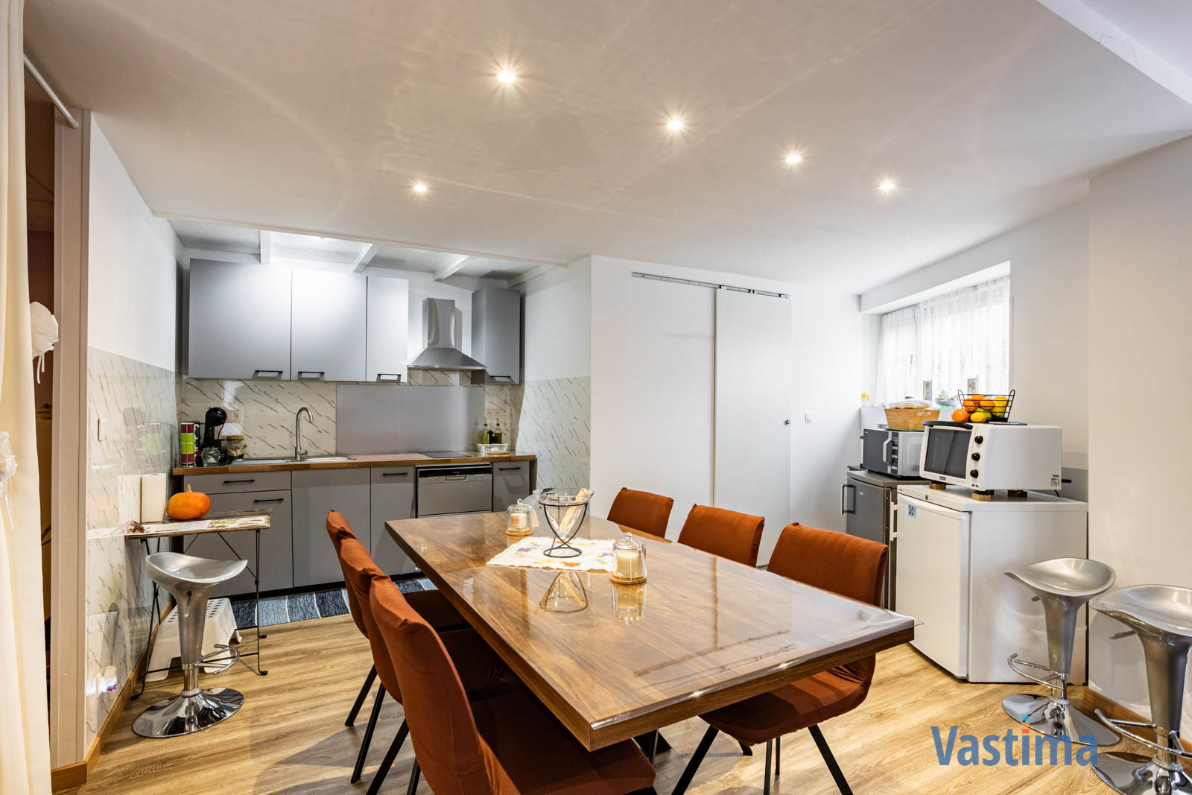 Immo Vastima - Commercieel Te koop Erembodegem - Handelspand met (dubbele)woonst, garage en buitenruimte