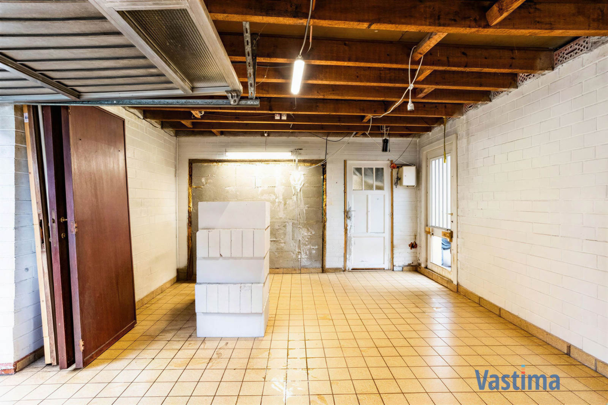 Immo Vastima - Commercieel Te koop Erembodegem - Handelspand met (dubbele)woonst, garage en buitenruimte