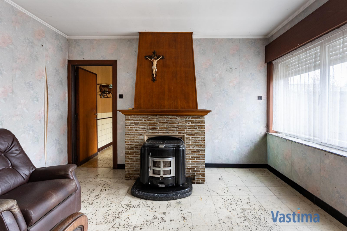 Immo Vastima - Huis Te koop Erondegem - Woning met loods en grote tuin