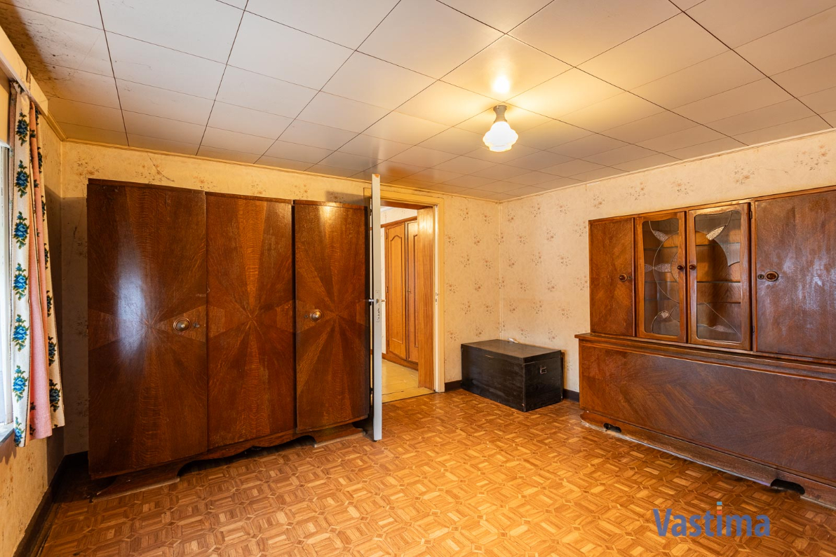 Immo Vastima - Huis Te koop Erondegem - Woning met loods en grote tuin