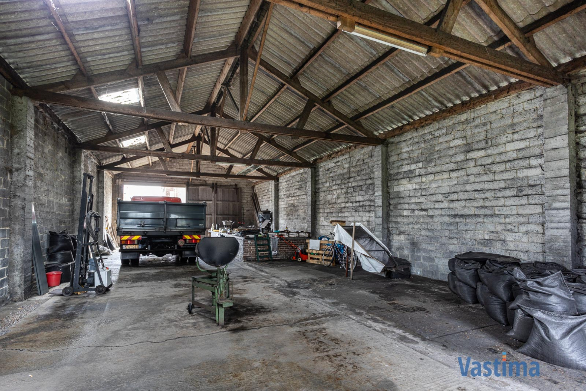 Immo Vastima - Huis Te koop Erondegem - Woning met loods en grote tuin