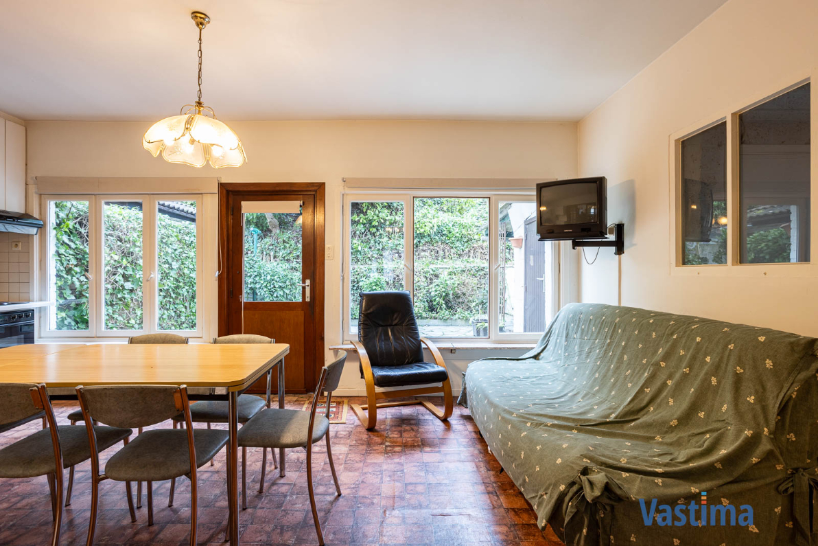 Immo Vastima - Huis Te koop Lede - Halfopen woning in Lede met 3 slaapkamers, garage en buitenruimte