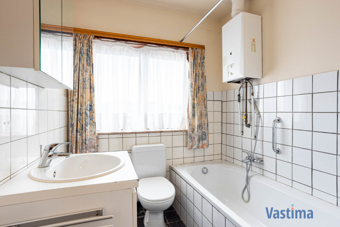 Immo Vastima - Huis Te koop Lede - Halfopen woning in Lede met 3 slaapkamers, garage en buitenruimte