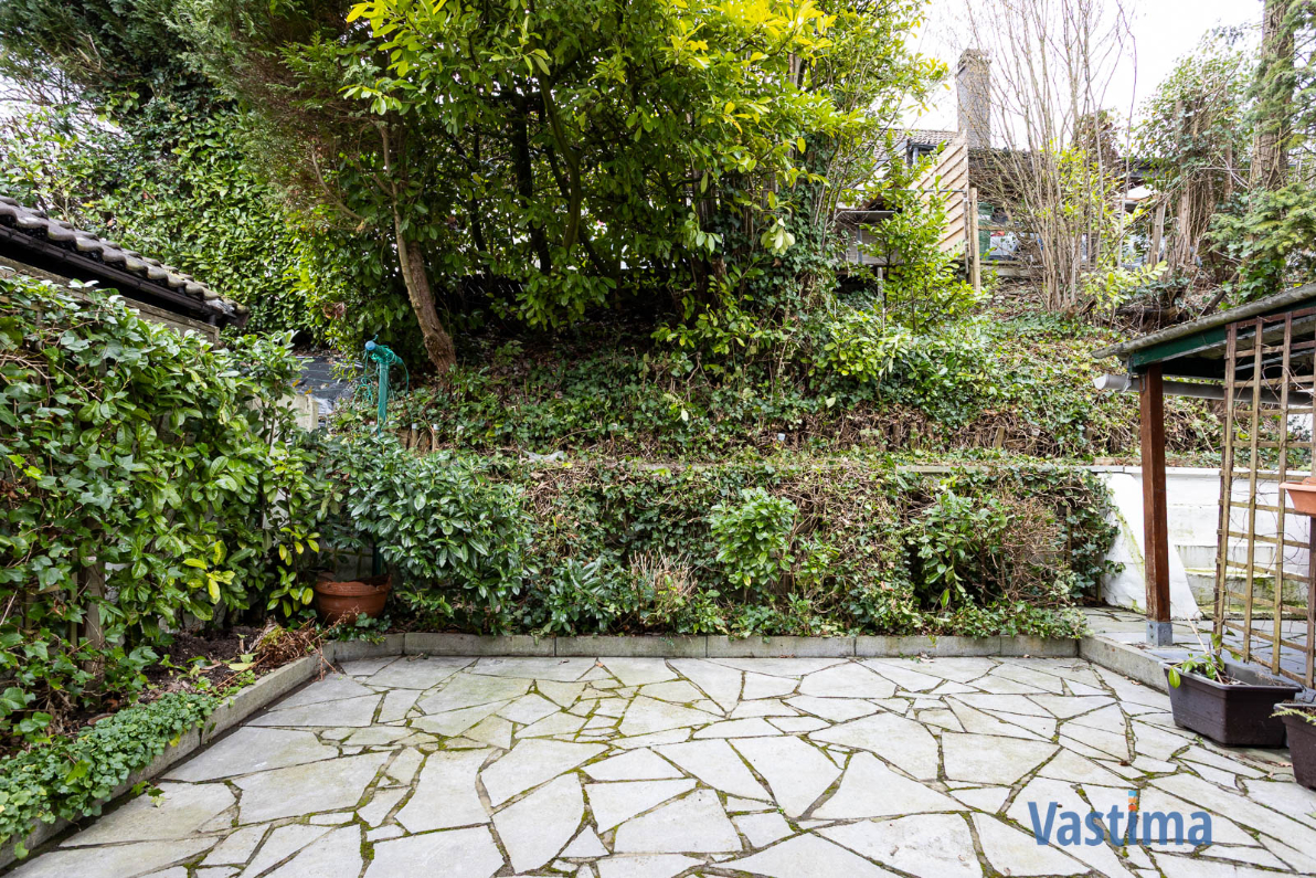 Immo Vastima - Huis Te koop Lede - Halfopen woning in Lede met 3 slaapkamers, garage en buitenruimte