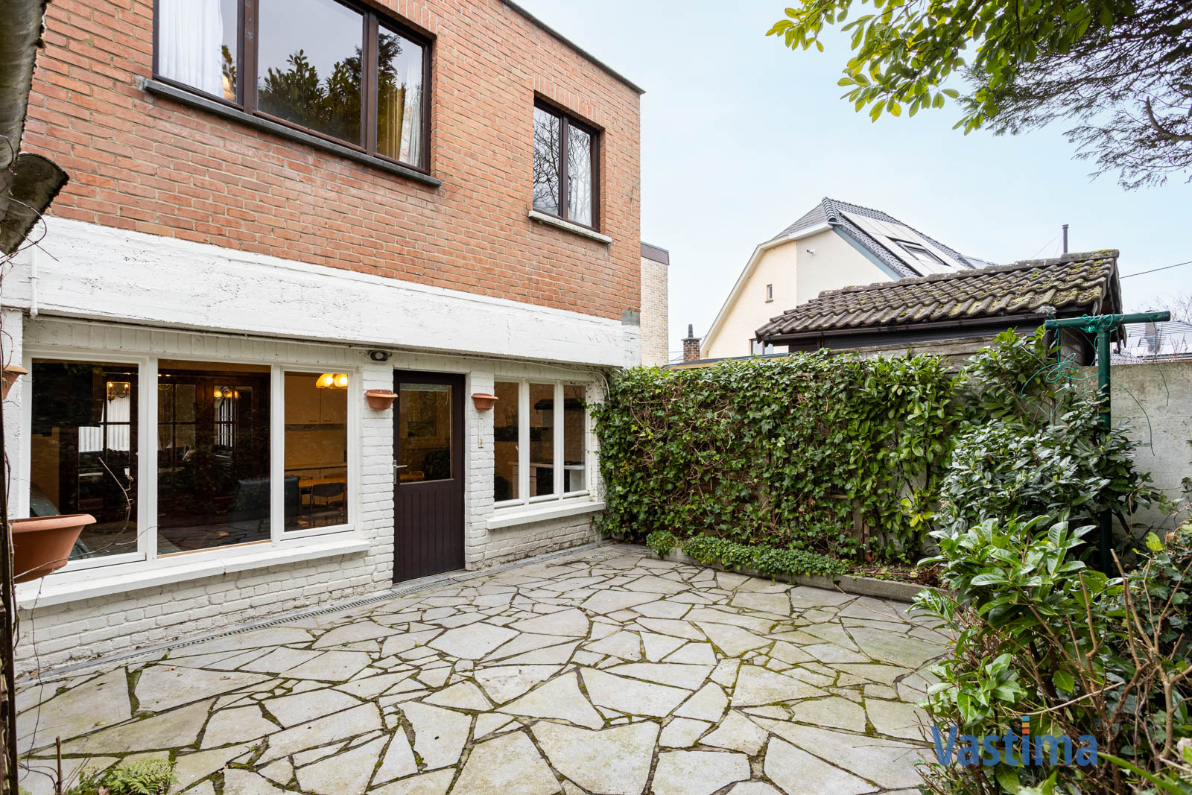 Immo Vastima - Huis Te koop Lede - Halfopen woning in Lede met 3 slaapkamers, garage en buitenruimte