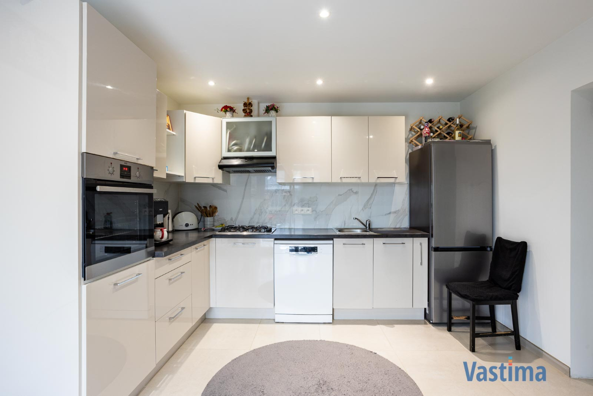 Immo Vastima - Huis Te koop Affligem - Instapklare, energiezuinige familiewoning met 4 slaapkamers, tuin en garage