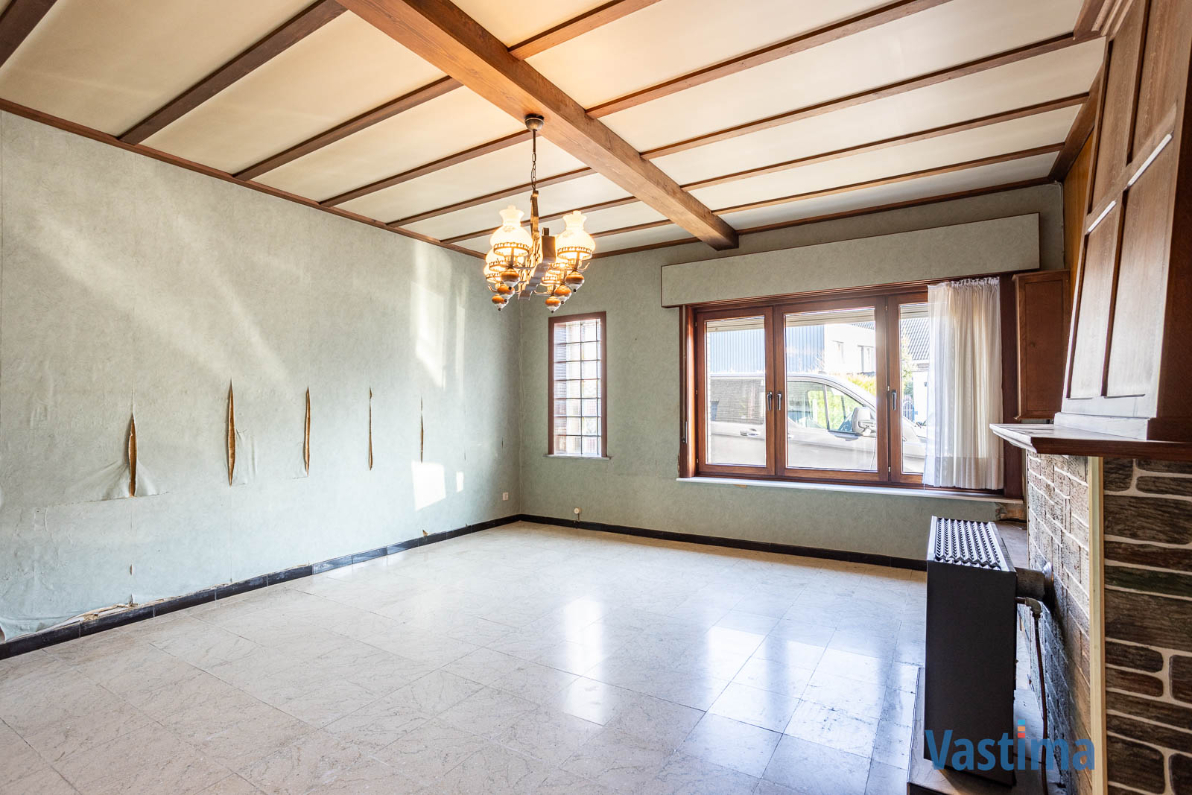 Immo Vastima - Huis Te koop Nieuwerkerken - Te renoveren woning met 3 slaapkamers en tuin