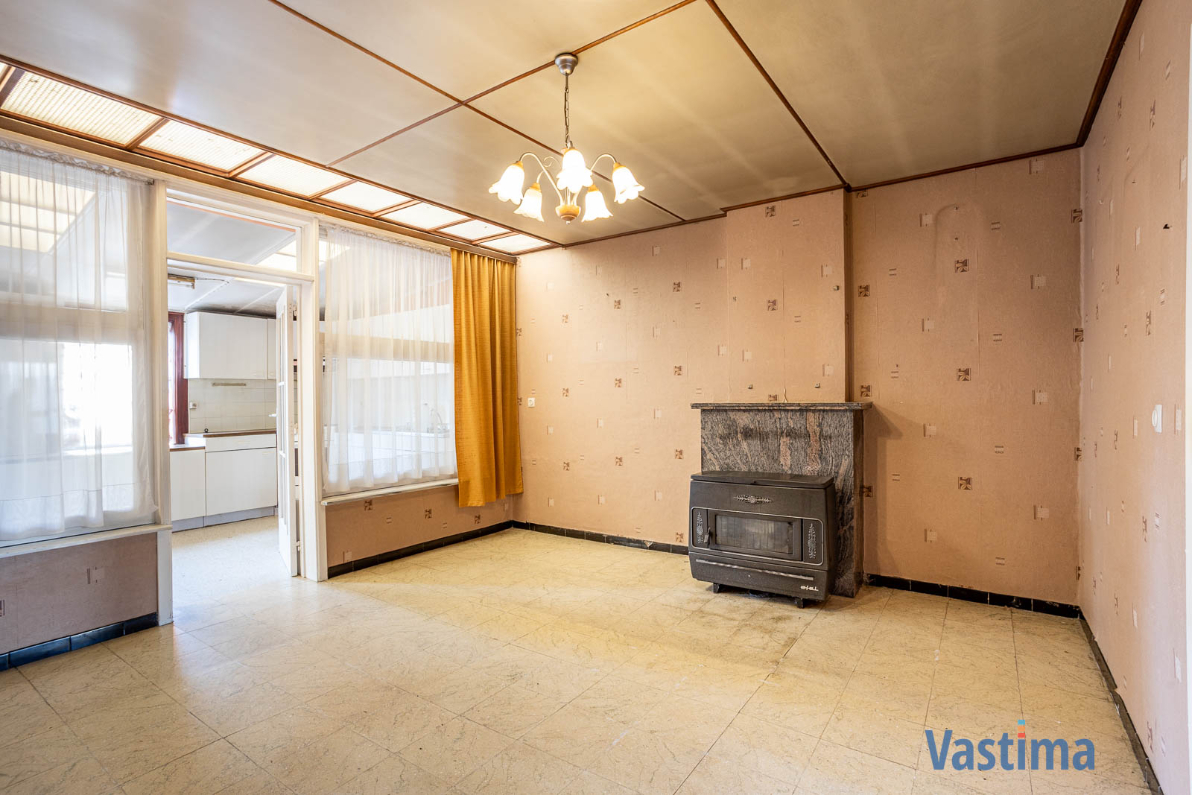 Immo Vastima - Huis Te koop Nieuwerkerken - Te renoveren woning met 3 slaapkamers en tuin