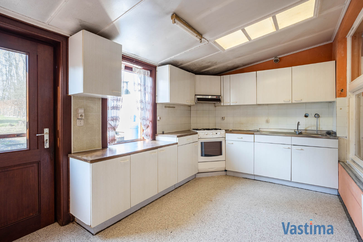 Immo Vastima - Huis Te koop Nieuwerkerken - Te renoveren woning met 3 slaapkamers en tuin