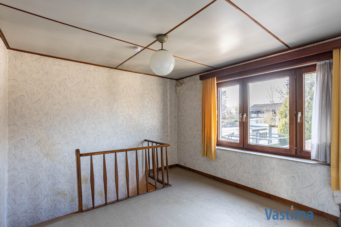 Immo Vastima - Huis Te koop Nieuwerkerken - Te renoveren woning met 3 slaapkamers en tuin