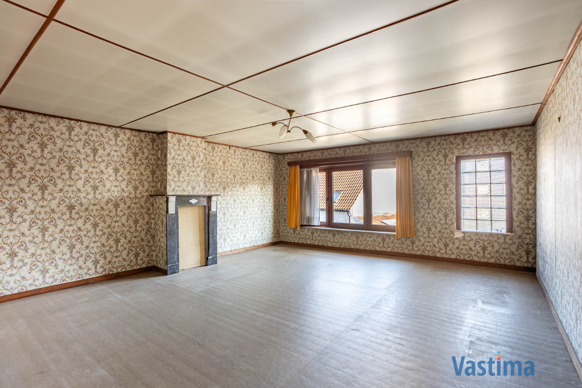 Immo Vastima - Huis Te koop Nieuwerkerken - Te renoveren woning met 3 slaapkamers en tuin