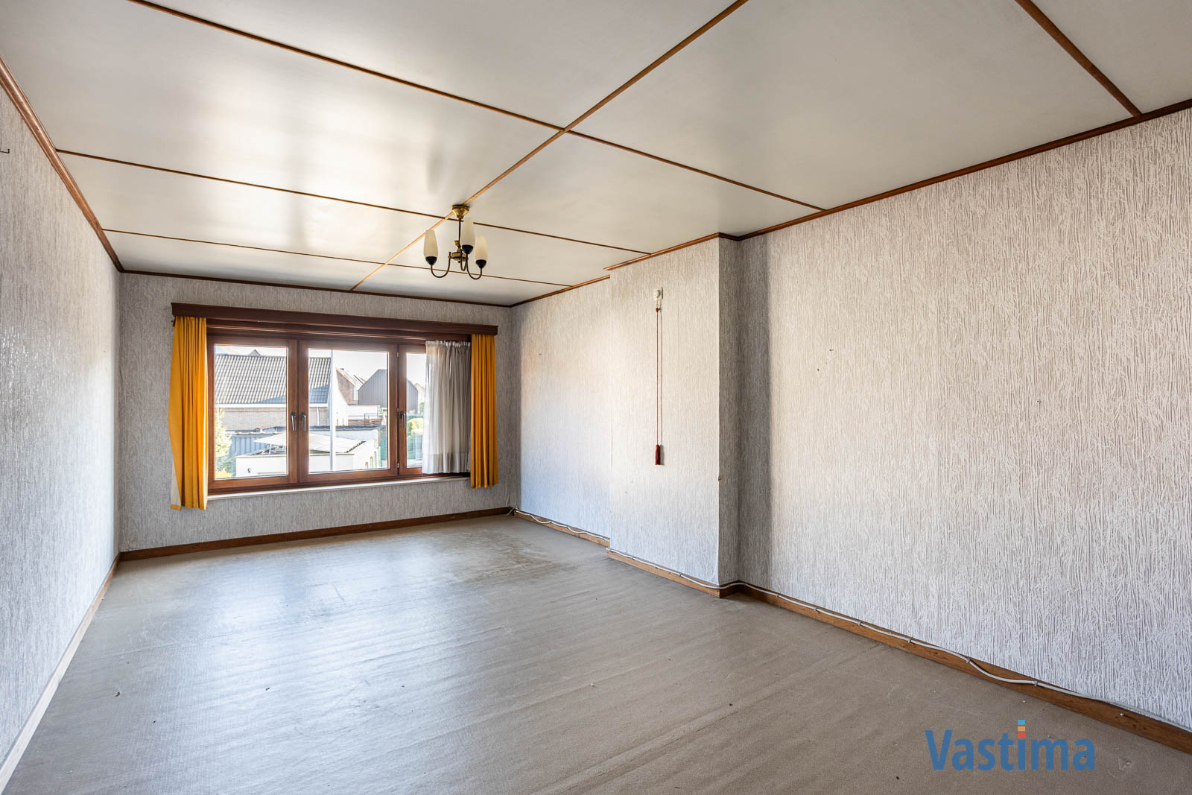 Immo Vastima - Huis Te koop Nieuwerkerken - Te renoveren woning met 3 slaapkamers en tuin