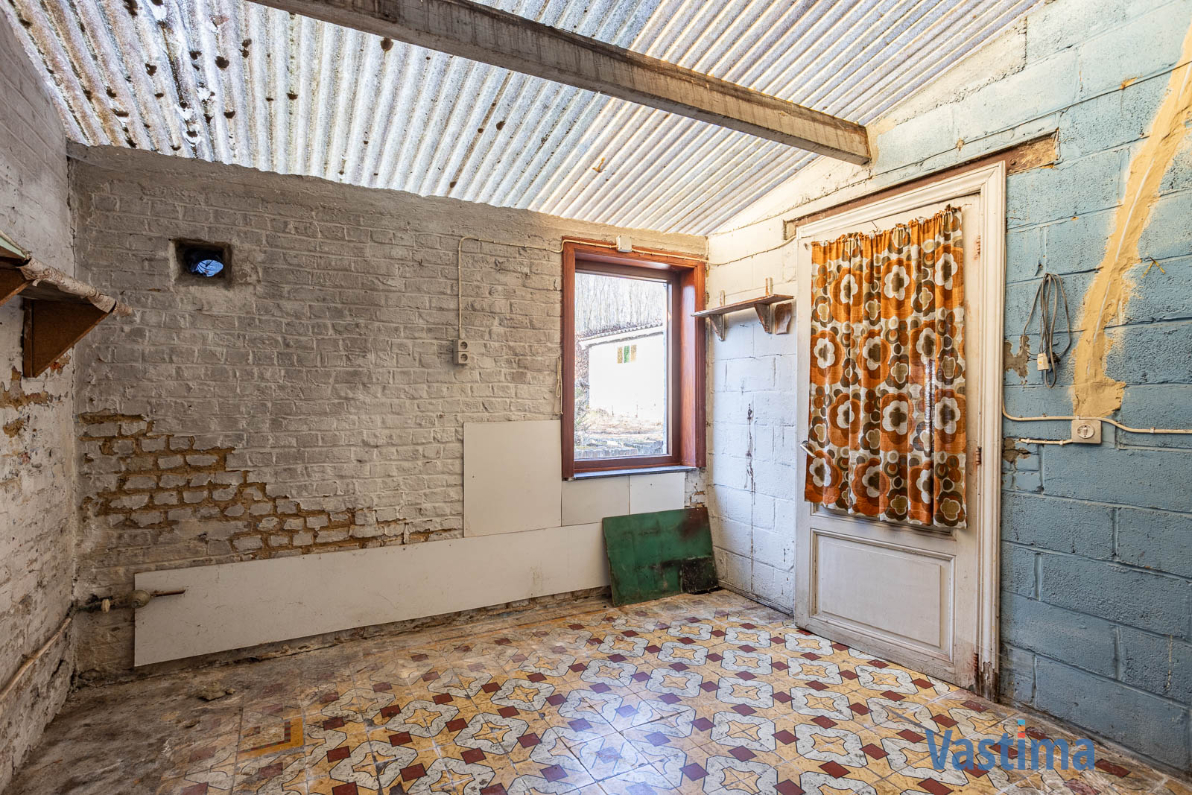 Immo Vastima - Huis Te koop Nieuwerkerken - Te renoveren woning met 3 slaapkamers en tuin