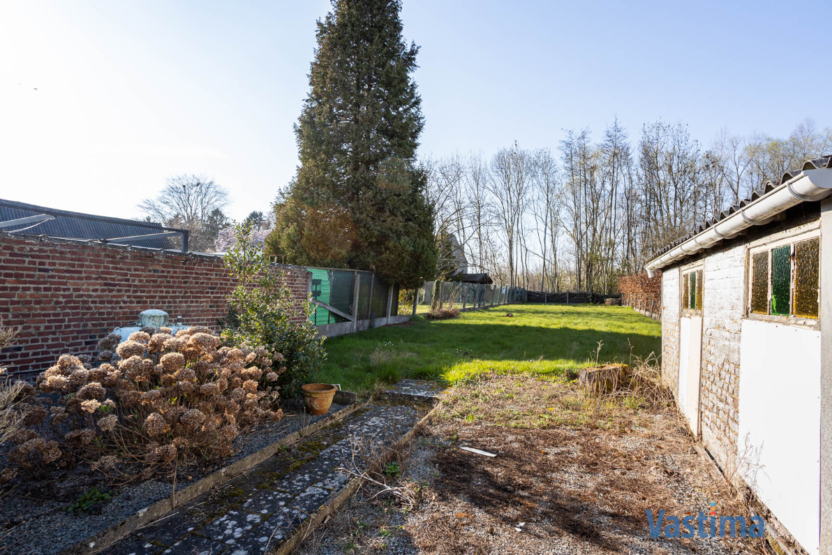 Immo Vastima - Huis Te koop Nieuwerkerken - Te renoveren woning met 3 slaapkamers en tuin