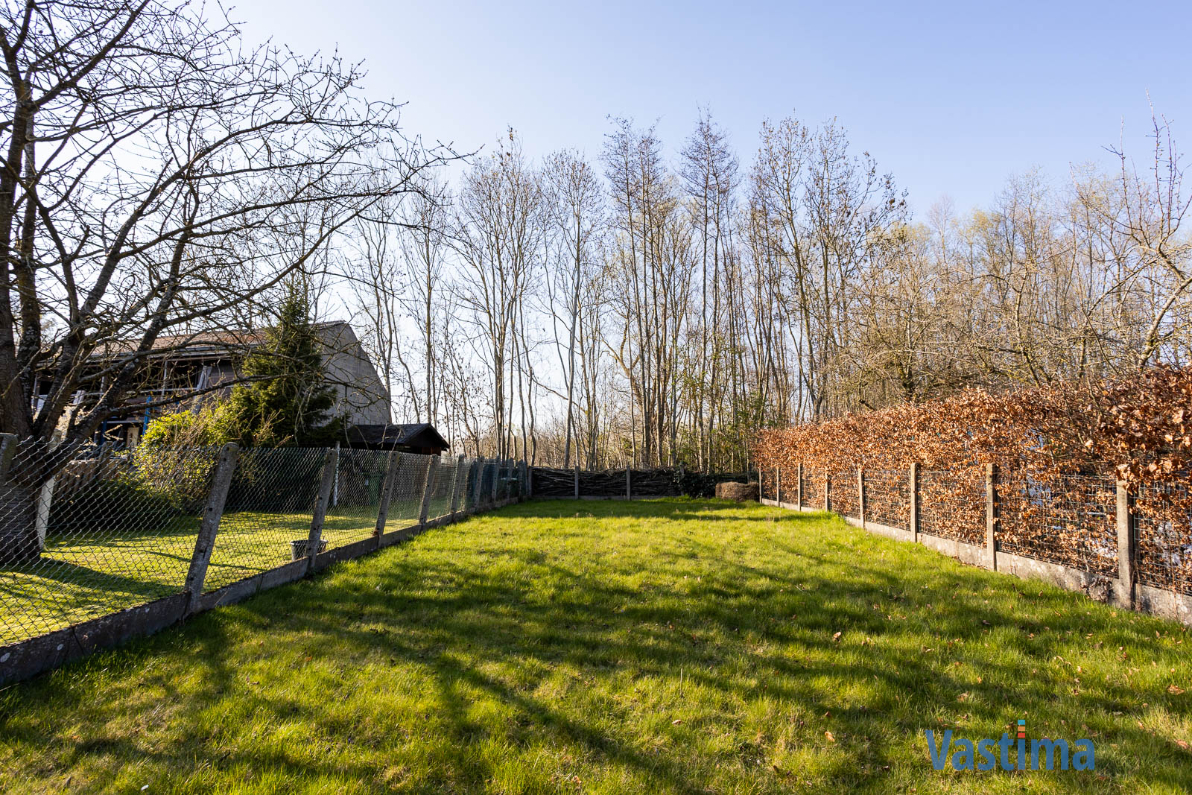 Immo Vastima - Huis Te koop Nieuwerkerken - Te renoveren woning met 3 slaapkamers en tuin
