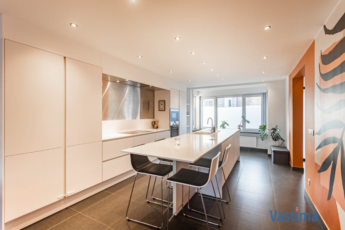 Immo Vastima - Huis Te koop Aalst - Instapklare, lichtrijke én gerenoveerde gezinswoning