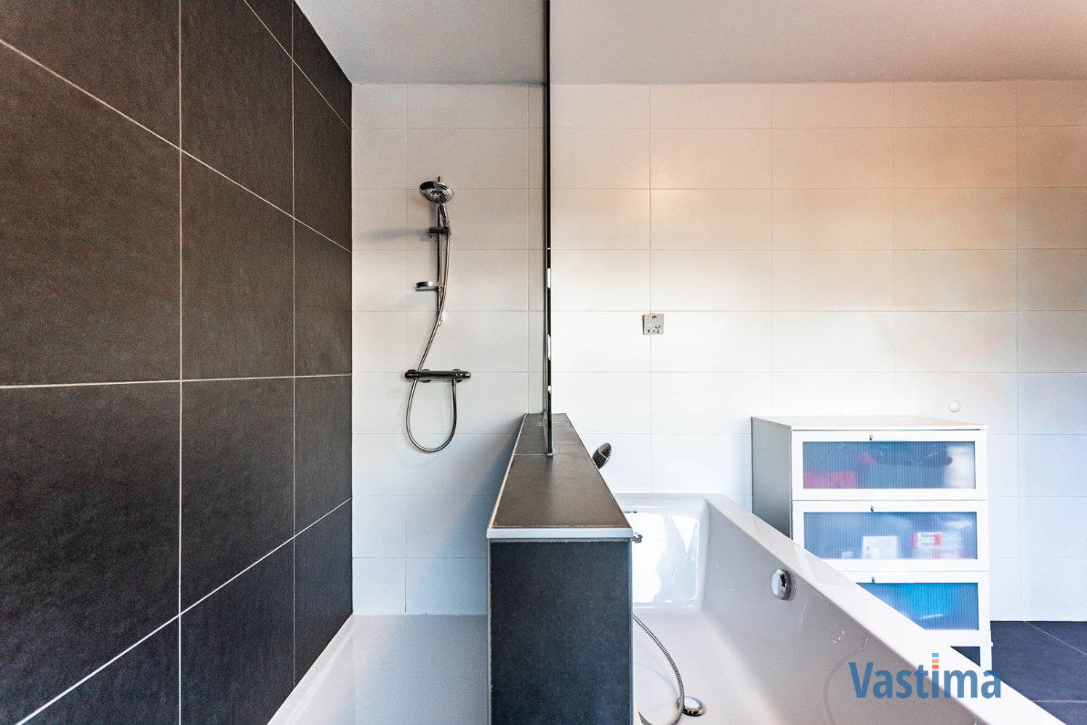Immo Vastima - Huis Te koop Aalst - Instapklare, lichtrijke én gerenoveerde gezinswoning
