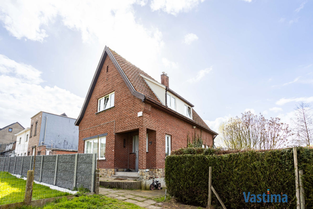 Immo Vastima - Huis Te koop Aalst - Rustige gelegen halfopen bebouwing met tuin