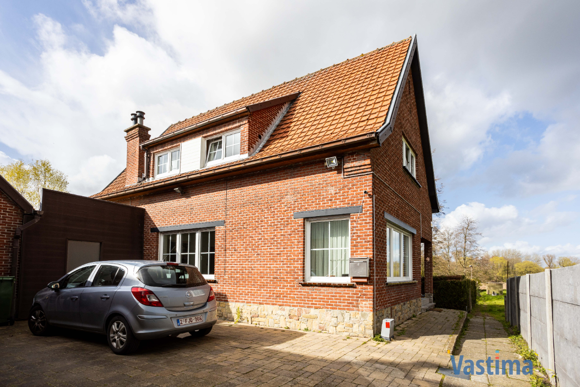 Immo Vastima - Huis Te koop Aalst - Rustige gelegen halfopen bebouwing met tuin