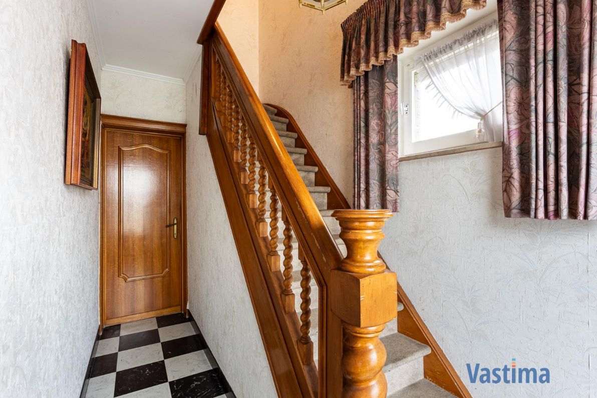 Immo Vastima - Commercieel Te koop Erondegem - Woning met loods en grote tuin