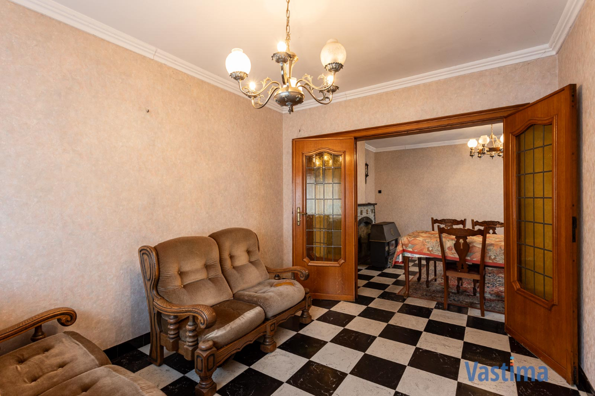 Immo Vastima - Commercieel Te koop Erondegem - Woning met loods en grote tuin