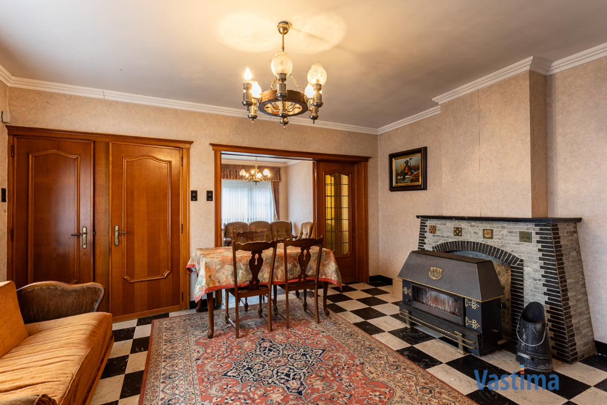 Immo Vastima - Commercieel Te koop Erondegem - Woning met loods en grote tuin