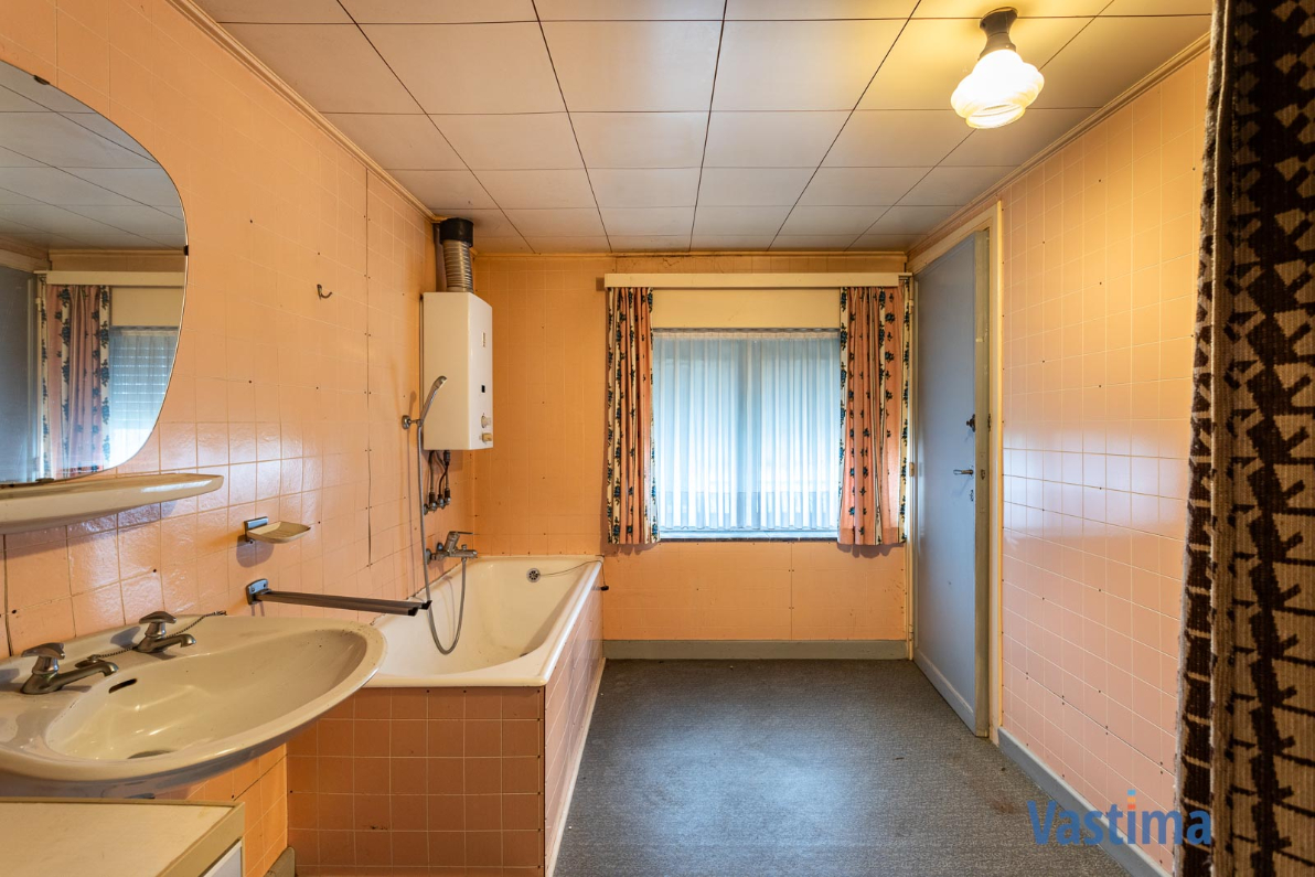 Immo Vastima - Commercieel Te koop Erondegem - Woning met loods en grote tuin