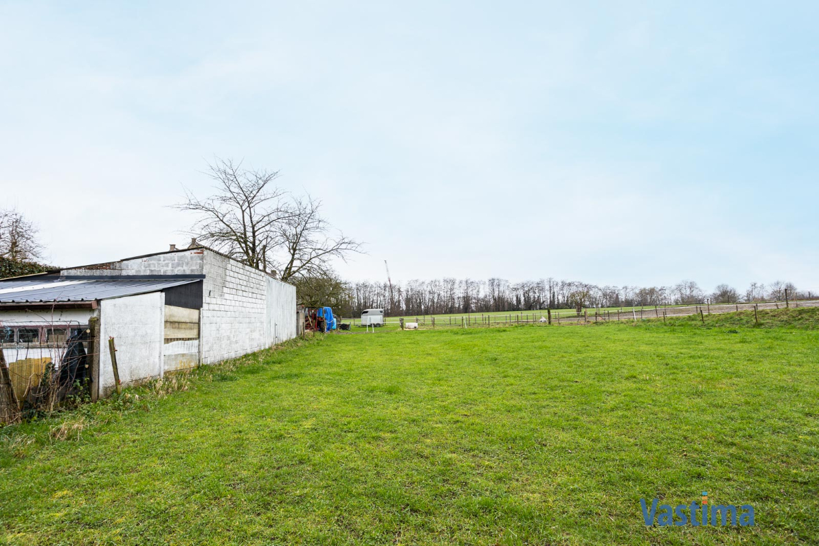 Immo Vastima - Commercieel Te koop Erondegem - Woning met loods en grote tuin