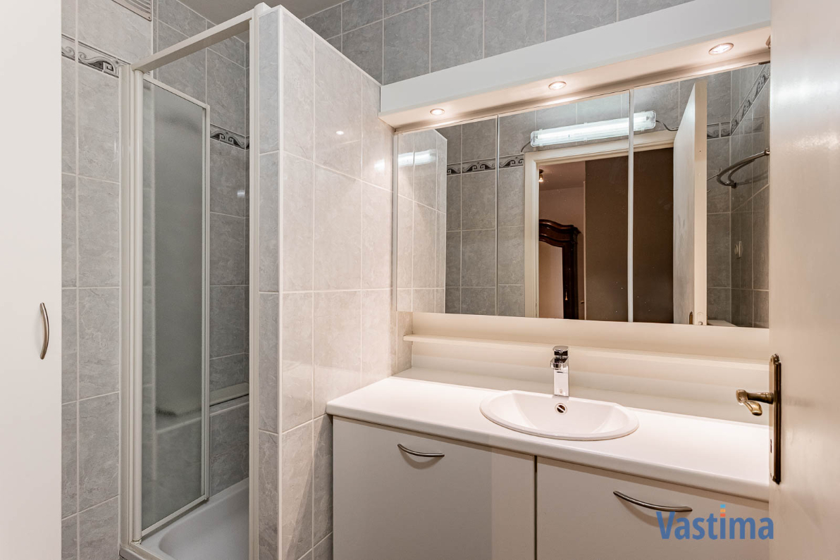 Immo Vastima - Appartement Te koop Aalst - Gelijkvloers appartement met 2 slaapkamers, ruim terras en staanplaats