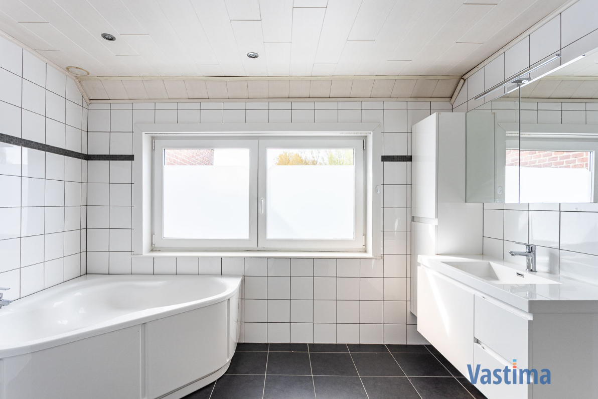 Immo Vastima - Huis Te huur Roosdaal - Charmante huurwoning met 2-3 slaapkamers, buitenruimte en garage