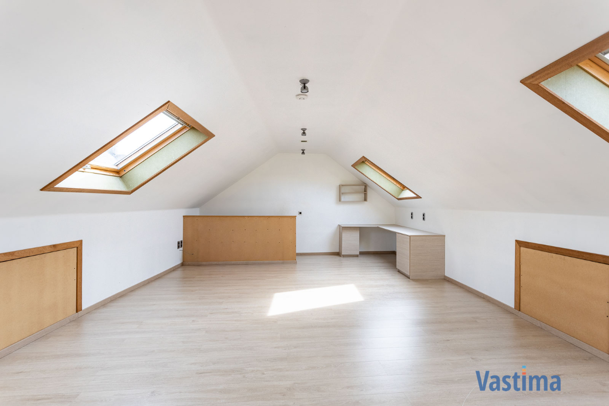 Immo Vastima - Huis Te huur Roosdaal - Charmante huurwoning met 2-3 slaapkamers, buitenruimte en garage