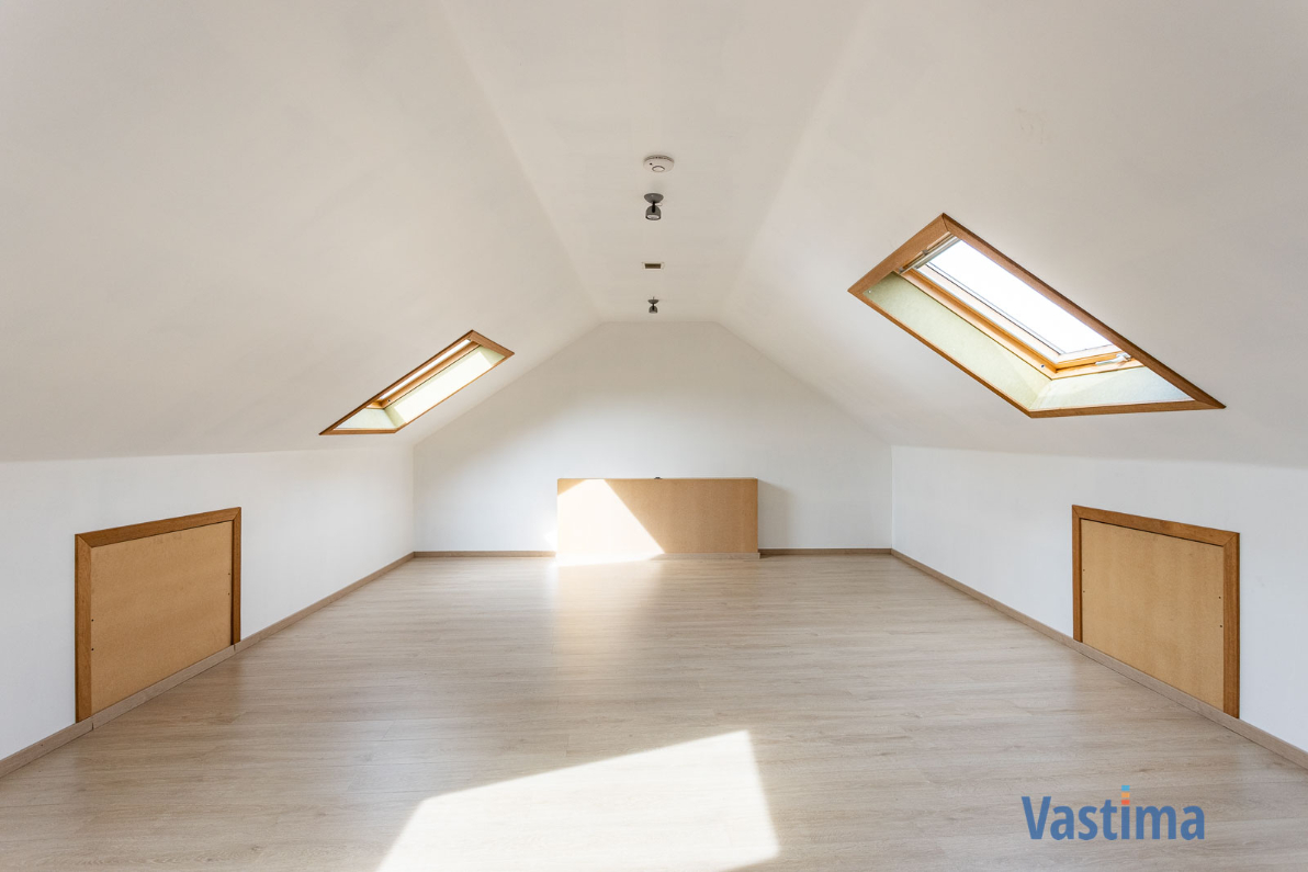 Immo Vastima - Huis Te huur Roosdaal - Charmante huurwoning met 2-3 slaapkamers, buitenruimte en garage