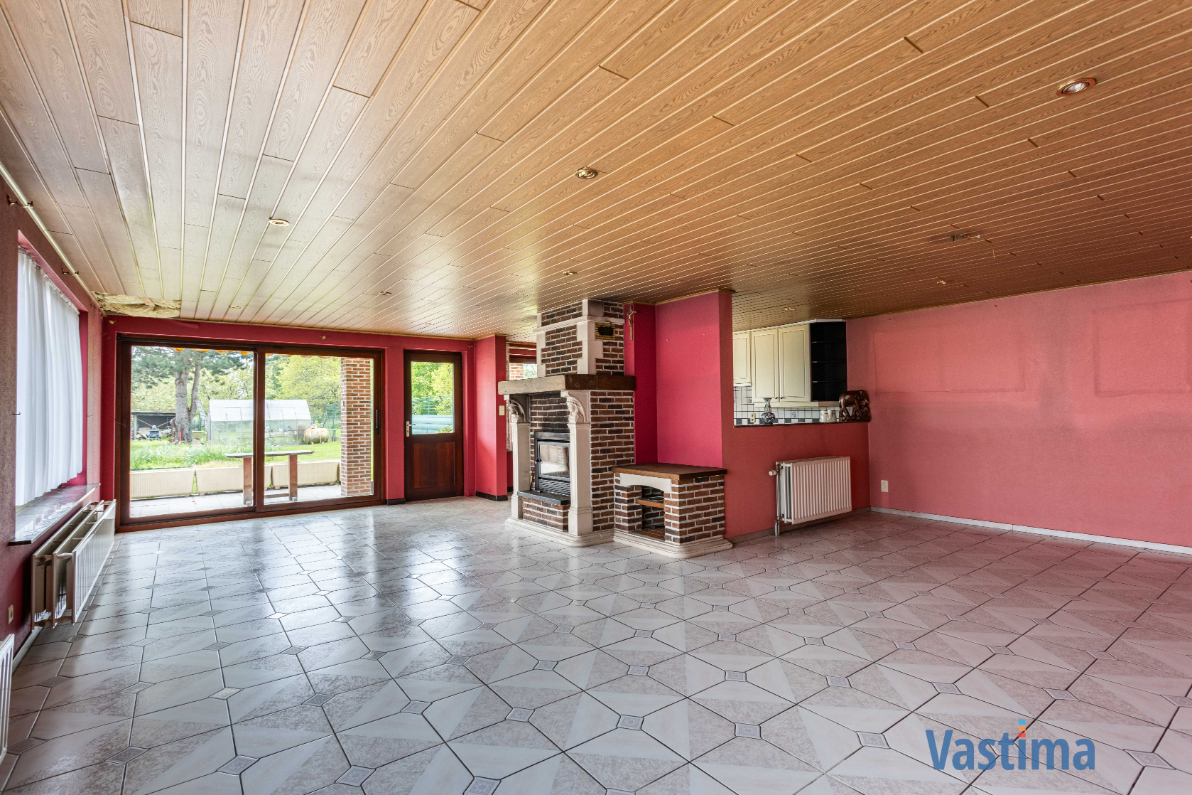 Immo Vastima - Huis Te koop Nieuwerkerken - Ruime halfopen bebouwing met grote kelder, 3 slaapkamers en zonnige tuin