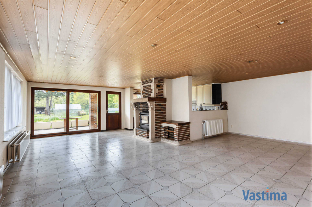 Immo Vastima - Huis Te koop Nieuwerkerken - Ruime halfopen bebouwing met grote kelder, 3 slaapkamers en zonnige tuin