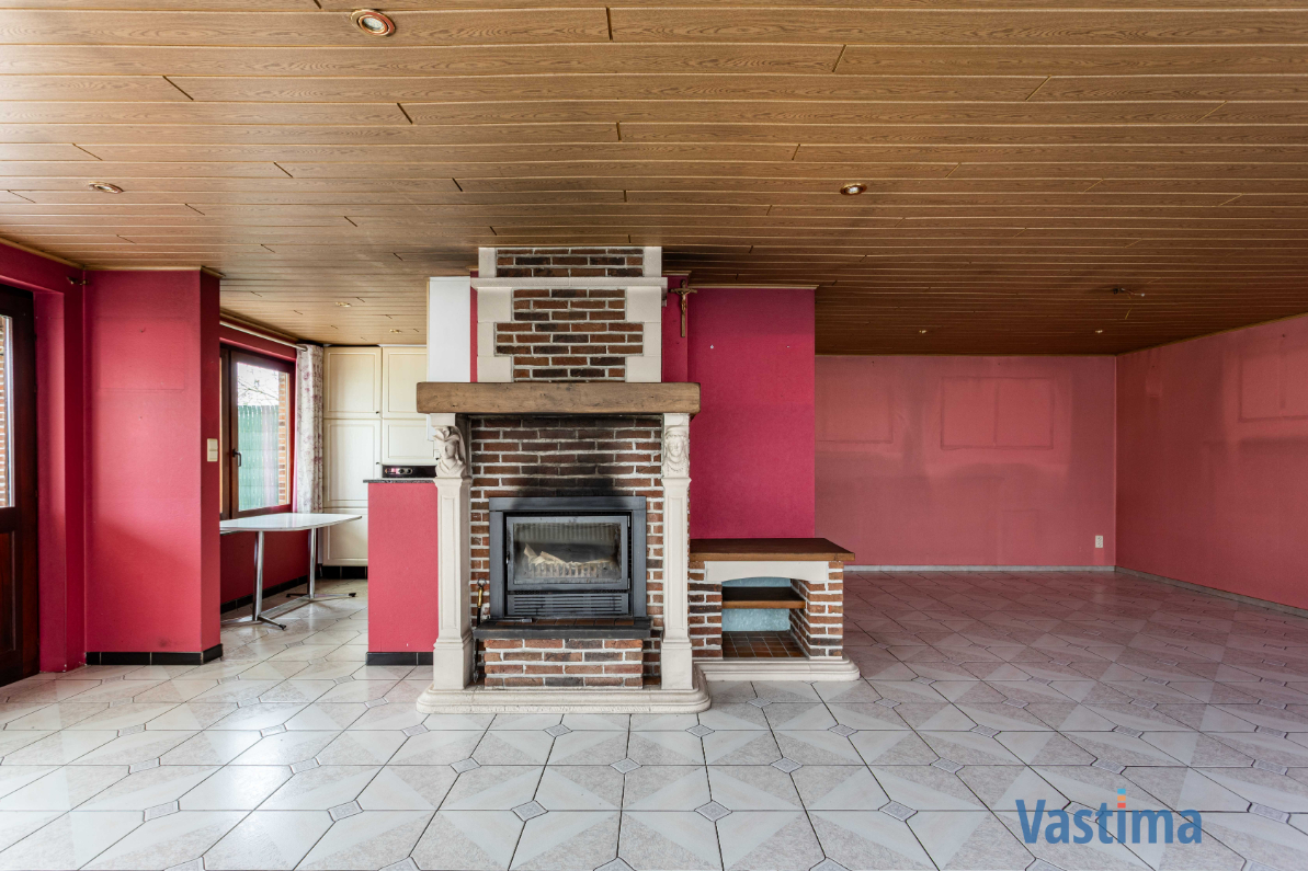 Immo Vastima - Huis Te koop Nieuwerkerken - Ruime halfopen bebouwing met grote kelder, 3 slaapkamers en zonnige tuin