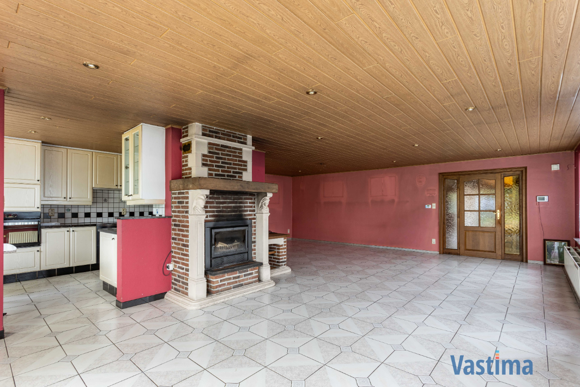 Immo Vastima - Huis Te koop Nieuwerkerken - Ruime halfopen bebouwing met grote kelder, 3 slaapkamers en zonnige tuin