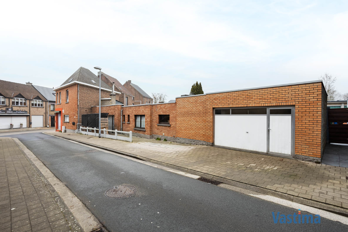 Immo Vastima - Huis Te koop Erembodegem - Uniek pand bestaande uit 2 woongelegenheden, garage en buitenruimte