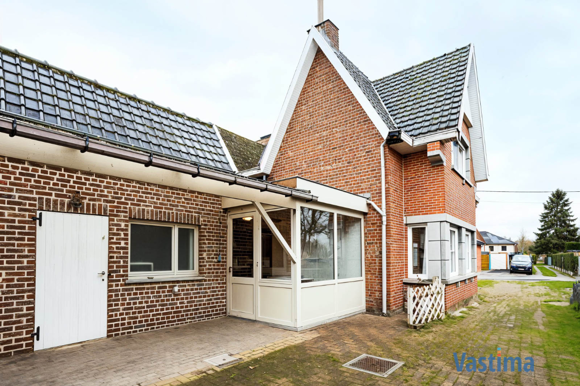 Immo Vastima - Huis Te koop Lede - Te renoveren, halfopen woning met zuid gerichte tuin