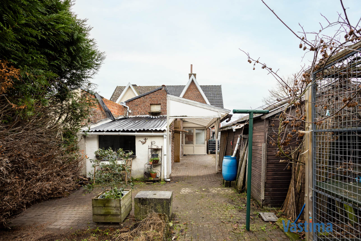 Immo Vastima - Huis Te koop Lede - Te renoveren, halfopen woning met zuid gerichte tuin
