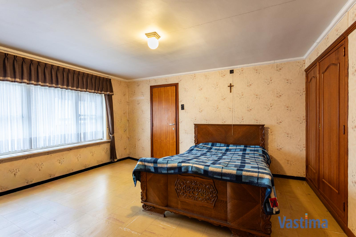 Immo Vastima - Commercieel Te koop Erondegem - Woning met loods en grote tuin