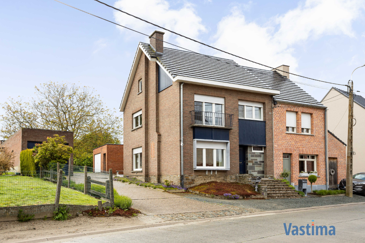 Immo Vastima - Huis Te koop Wieze - Woning met opslagruimte en grond op strategische ligging