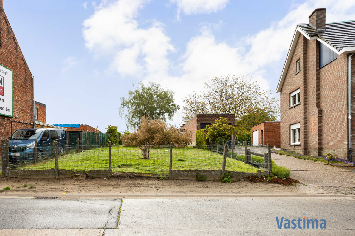 Immo Vastima - Huis Te koop Wieze - Woning met opslagruimte en grond op strategische ligging